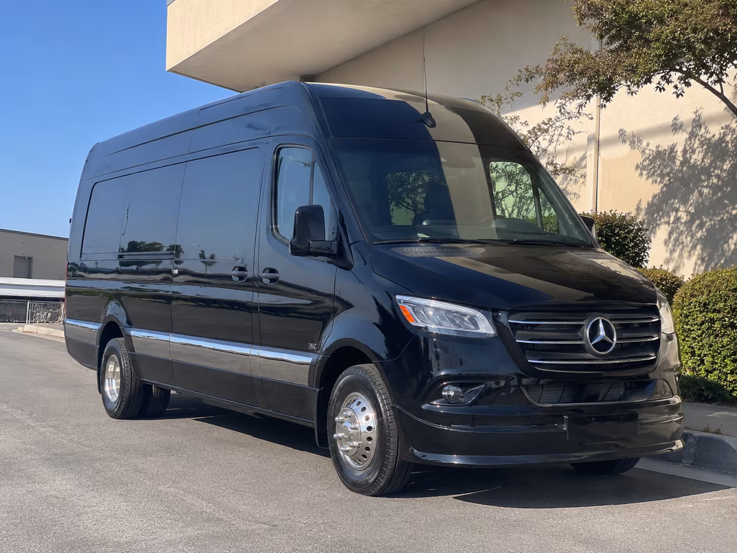 bus rental options for alameda trips
